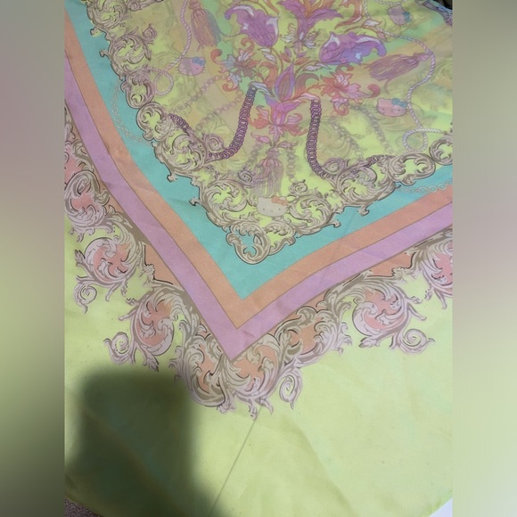 Hello Kitty forever 21 scarf - Picture 4 of 4